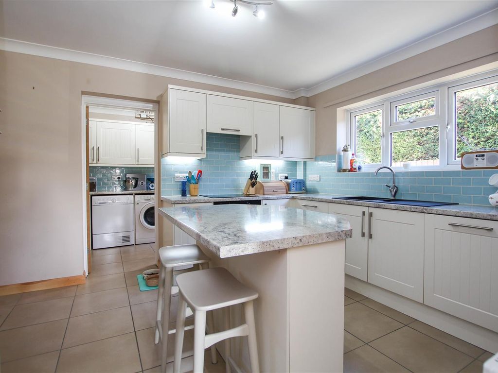 4 bed detached house for sale in Priory Close, Ickleton, Saffron Walden CB10, £600,000