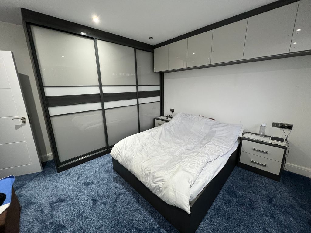 1 bed semi-detached house to rent in Rushdene Crescent, Northolt UB5, £900 pcm
