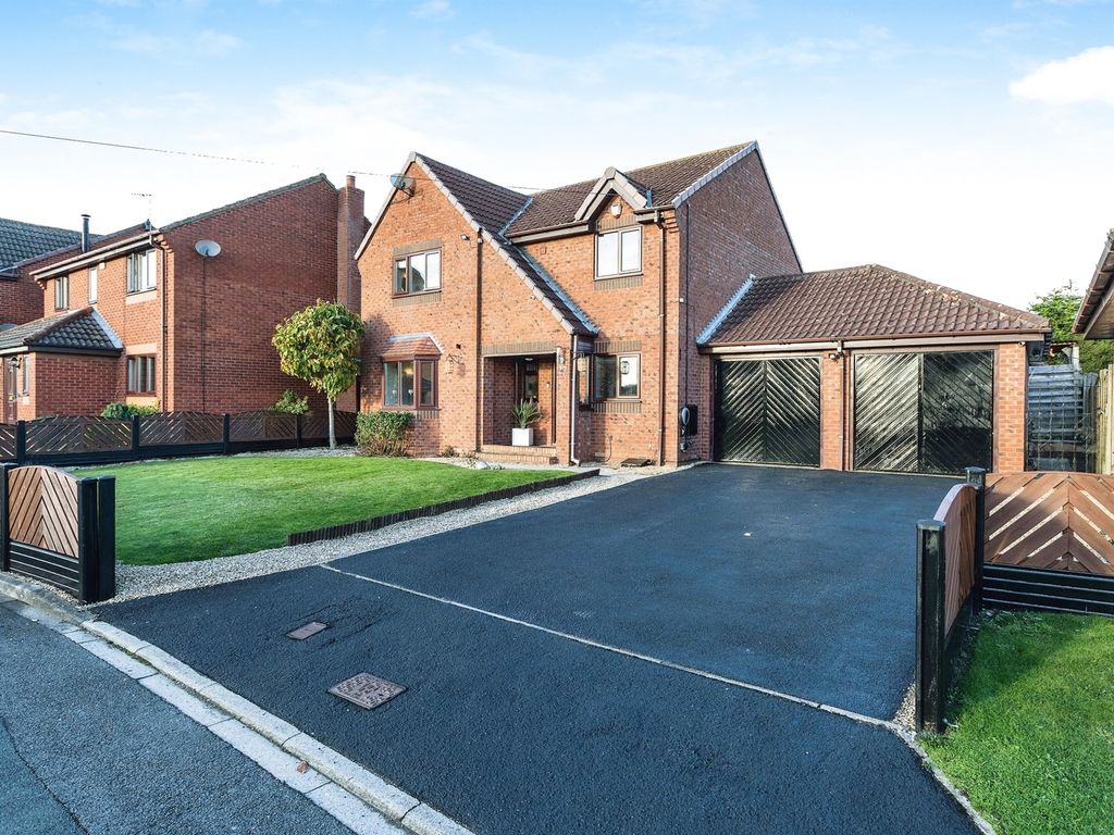 4 bed detached house for sale in Tabard Road, Eggborough, Goole DN14, £360,000