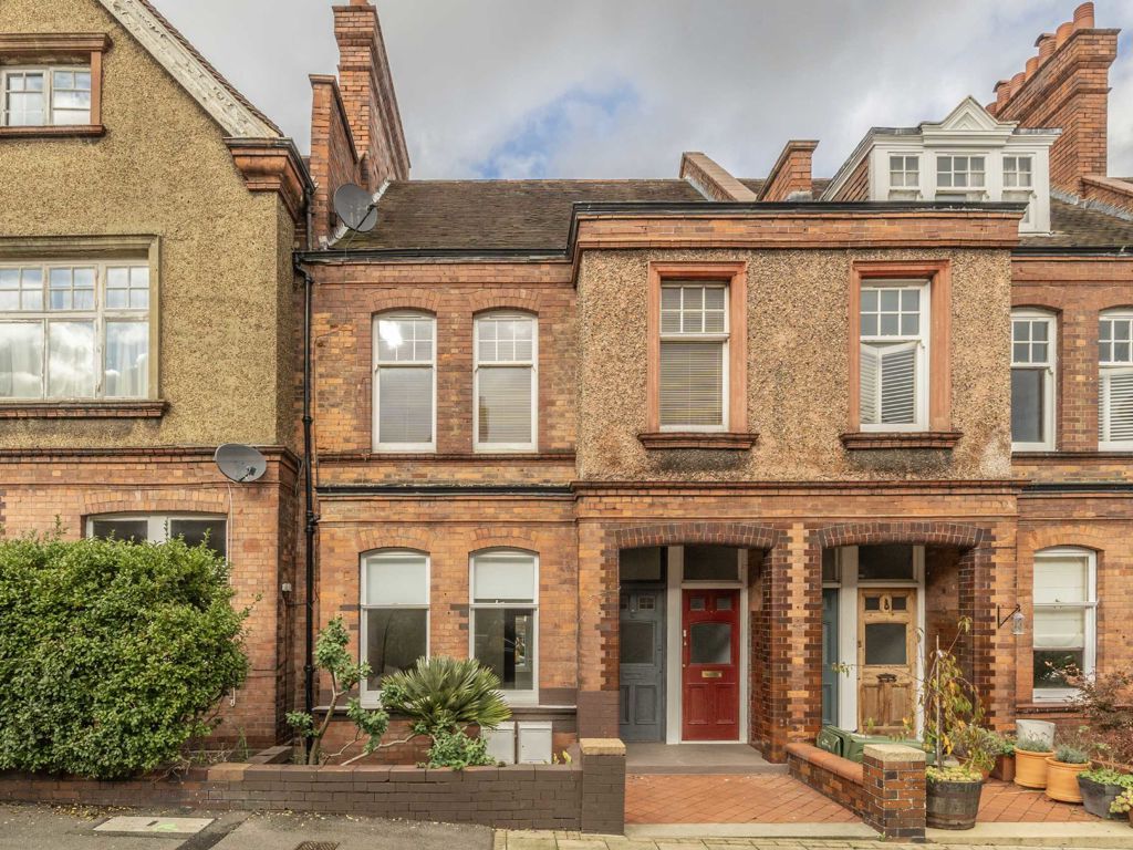 2 bed flat for sale in Barcombe Avenue, London SW2, £575,000