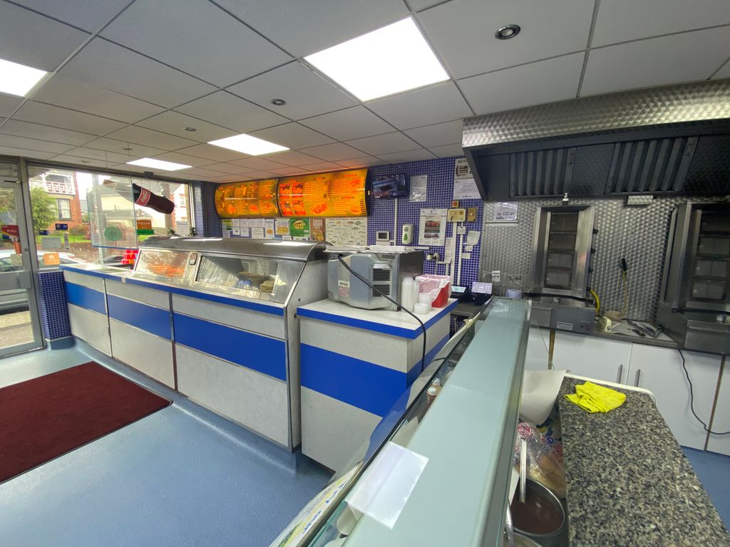 Restaurant/cafe to let in Wentloog Road, Rumney, Cardiff CF3, £15,996 pa