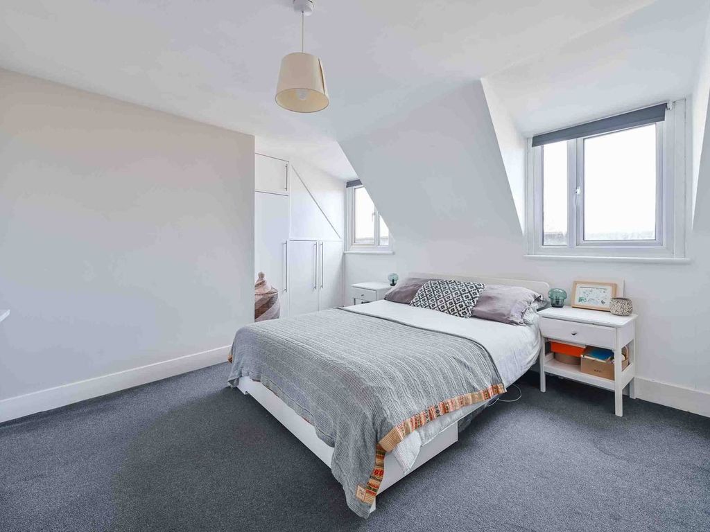 2 bed maisonette for sale in Harecourt Road, Highbury And Islington, London N1, £750,000