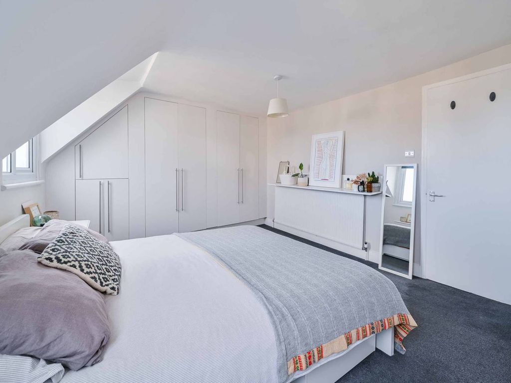 2 bed maisonette for sale in Harecourt Road, Highbury And Islington, London N1, £750,000