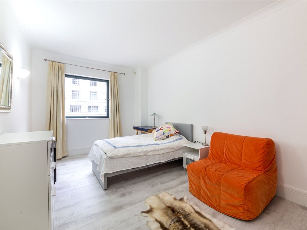 2 bed flat for sale in East Block, County Hall Apartments, Forum Magnum Square, London SE1, £1,000,000