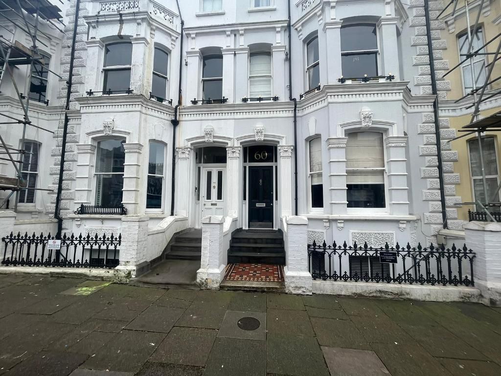 2 bed flat to rent in Tisbury Road, Hove BN3, £1,500 pcm