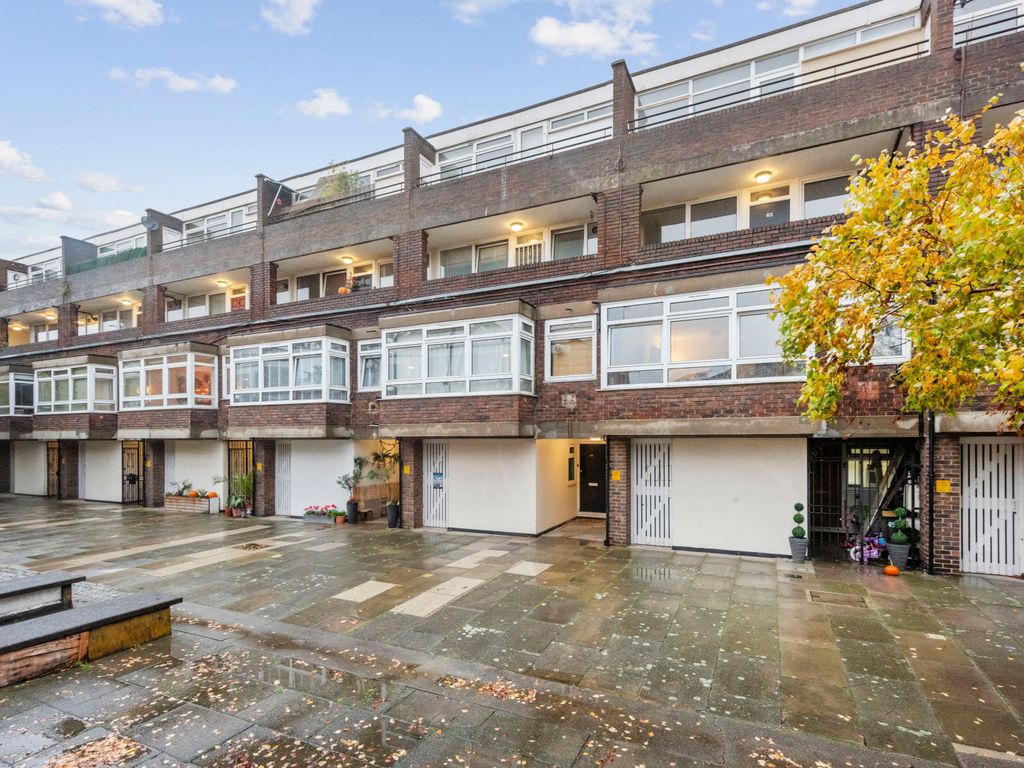 2 bed flat for sale in Broxwood Way, London NW8, £650,000