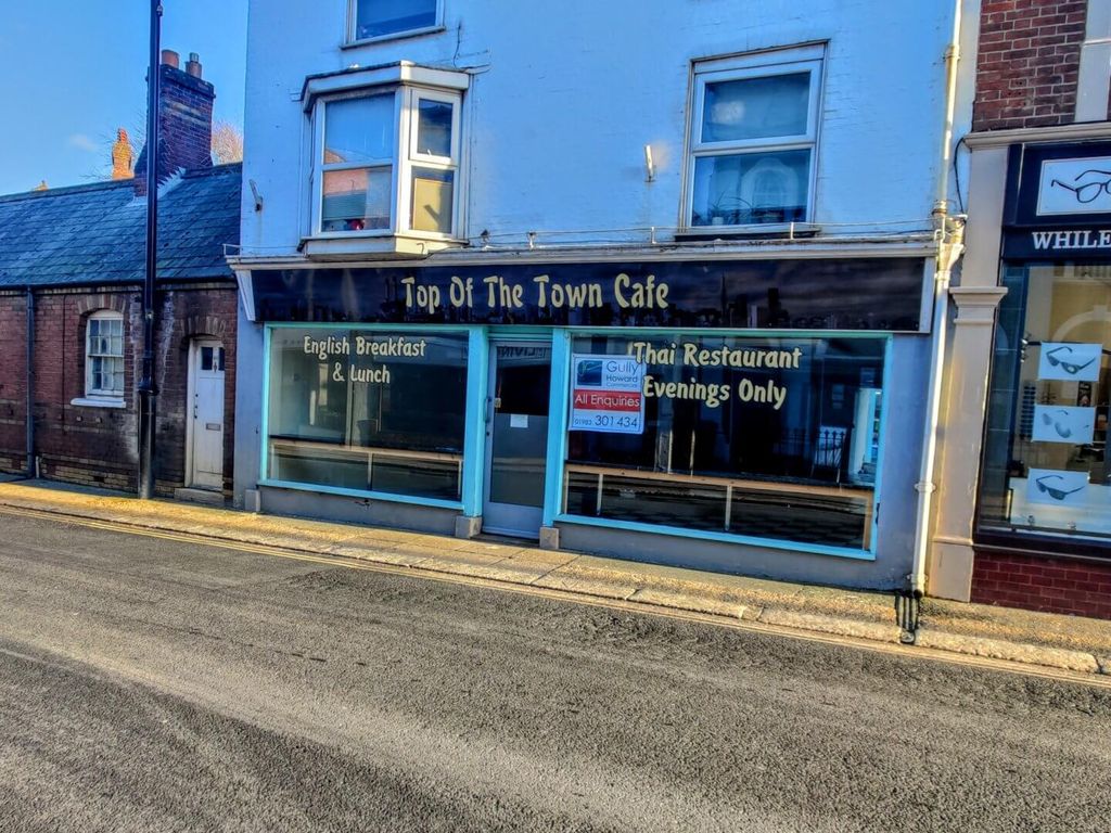 Retail premises to let in High Street, Newport, Isle Of Wight PO30, £9,750 pa