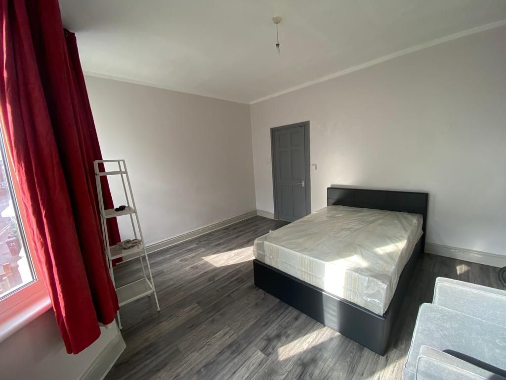 Room to rent in Room 1, Trundleys Road, Lewisham, London SE8, £995 pcm
