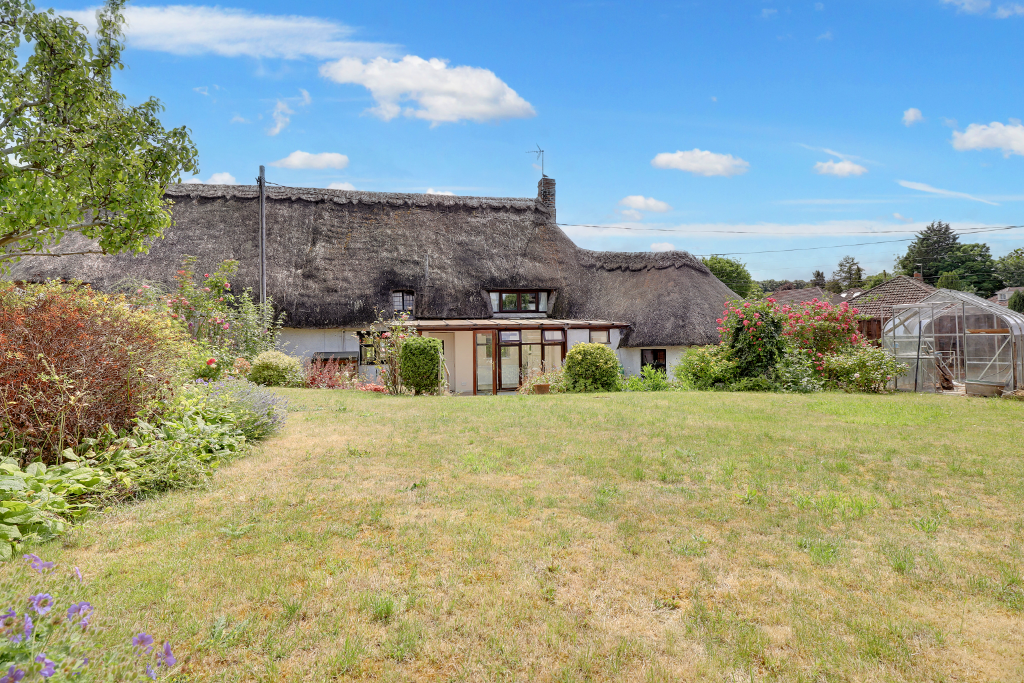 2 bed cottage for sale in High Street, Wanborough SN4, £350,000