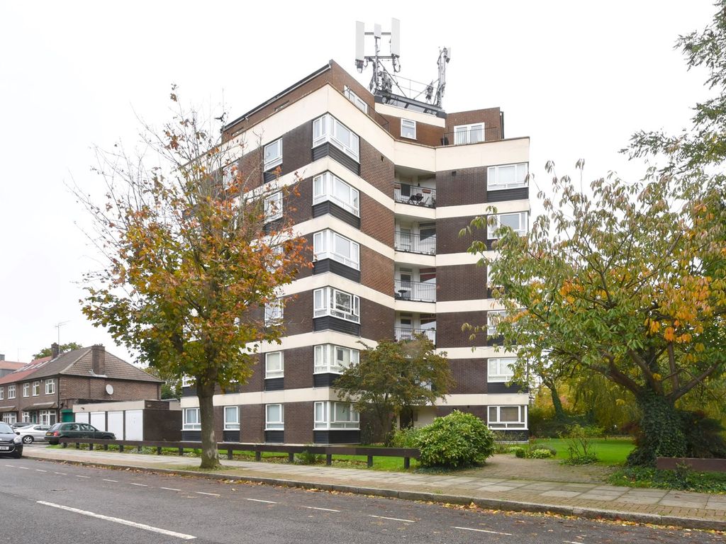 1 bed flat for sale in Fortis Green, London N2, £350,000