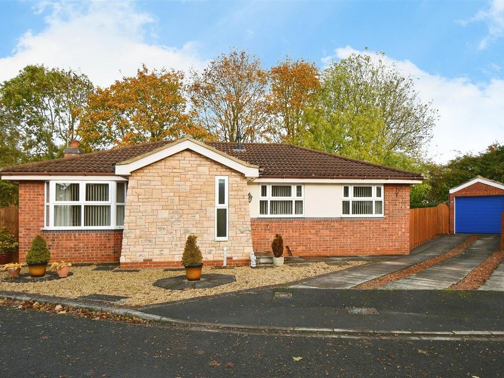 3 bed detached bungalow for sale in Elwick Grove, York YO10, £325,000