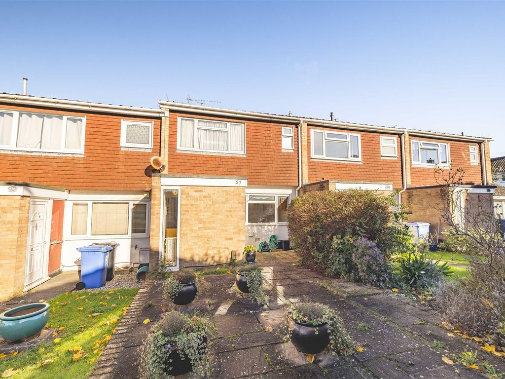 3 bed terraced house for sale in Ruddlesway, Windsor SL4, £375,000