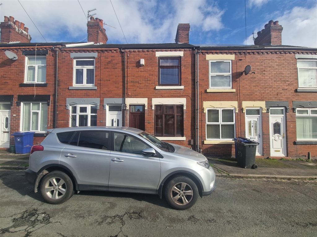 2 bed terraced house to rent in Garnett Road East, Newcastle-Under-Lyme ST5, £675 pcm