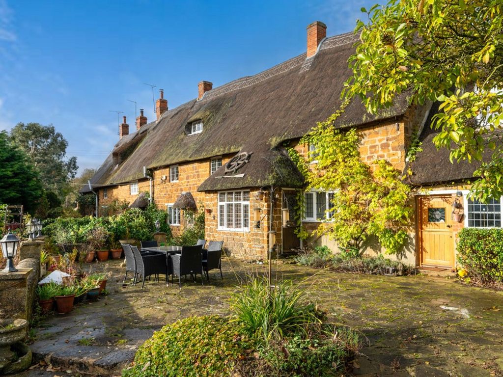 4 bed cottage for sale in The Jetty Mollington, Oxfordshire OX17, £700,000