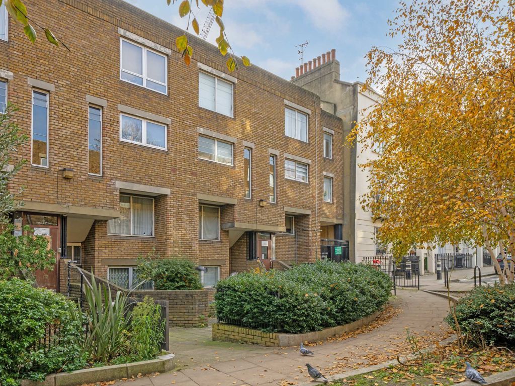 2 bed flat for sale in Ampton Street, London WC1X, £700,000