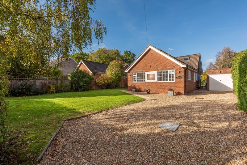 4 bed detached house for sale in The Copse, Great Bookham, Bookham, Leatherhead KT22, £899,950
