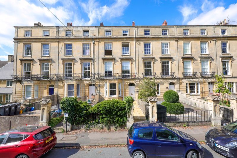 2 bed flat for sale in Apsley Road, Clifton, Bristol BS8, £415,000