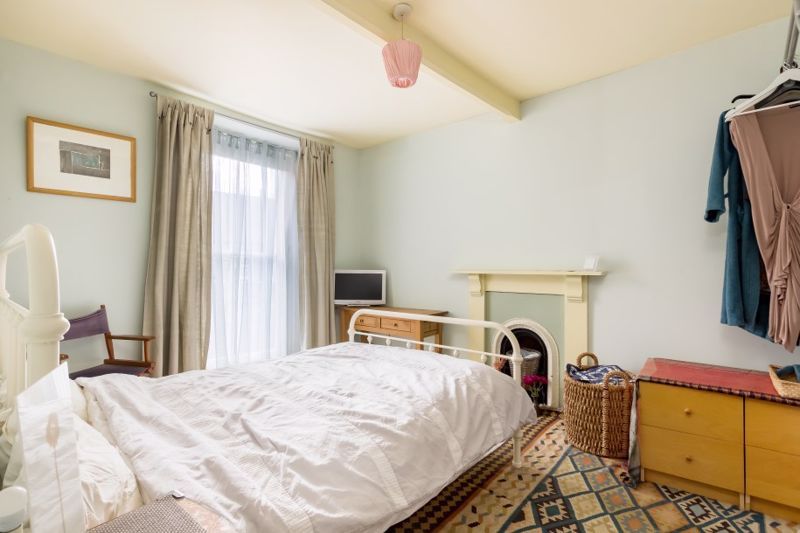 2 bed maisonette for sale in Belgrave Hill, Bristol BS8, £425,000