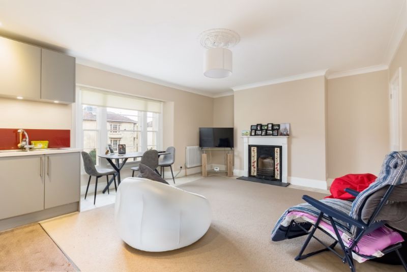 2 bed flat for sale in Cotham Park Mansions, Cotham Park North, Cotham, Bristol BS6, £425,000