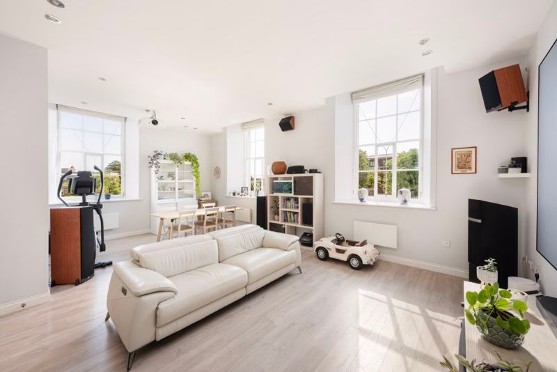 3 bed flat for sale in Ashley Down Road, Bristol BS7, £425,000