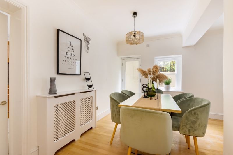 2 bed flat for sale in Kensington Place, Clifton, Bristol BS8, £439,000
