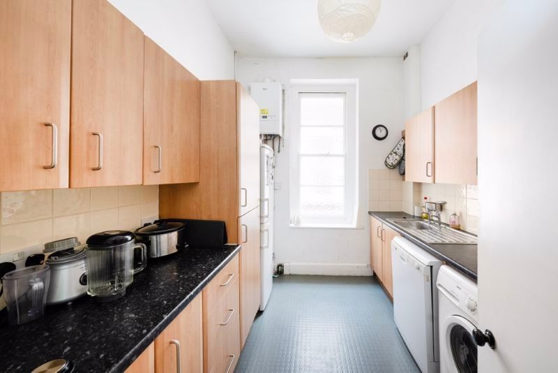 3 bed flat for sale in Beaufort Road, Clifton, Bristol BS8, £440,000