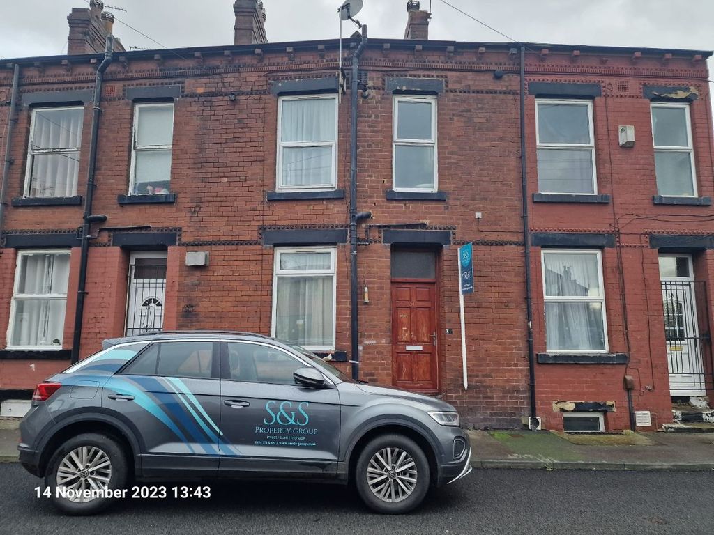 2 bed terraced house to rent in Arley Place, Armley, Leeds LS12, £695 pcm
