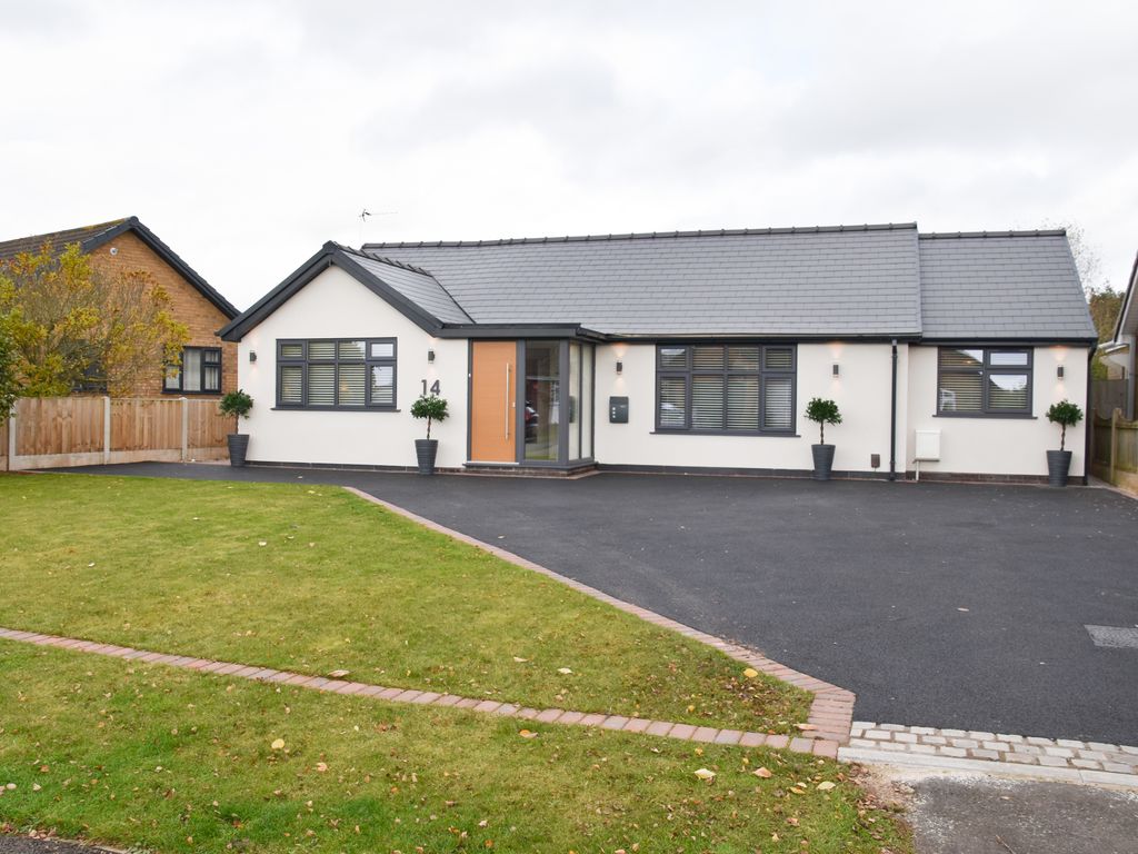 4 bed detached bungalow for sale in Diamond Ridge, Barlaston, Stoke-On-Trent ST12, £595,000