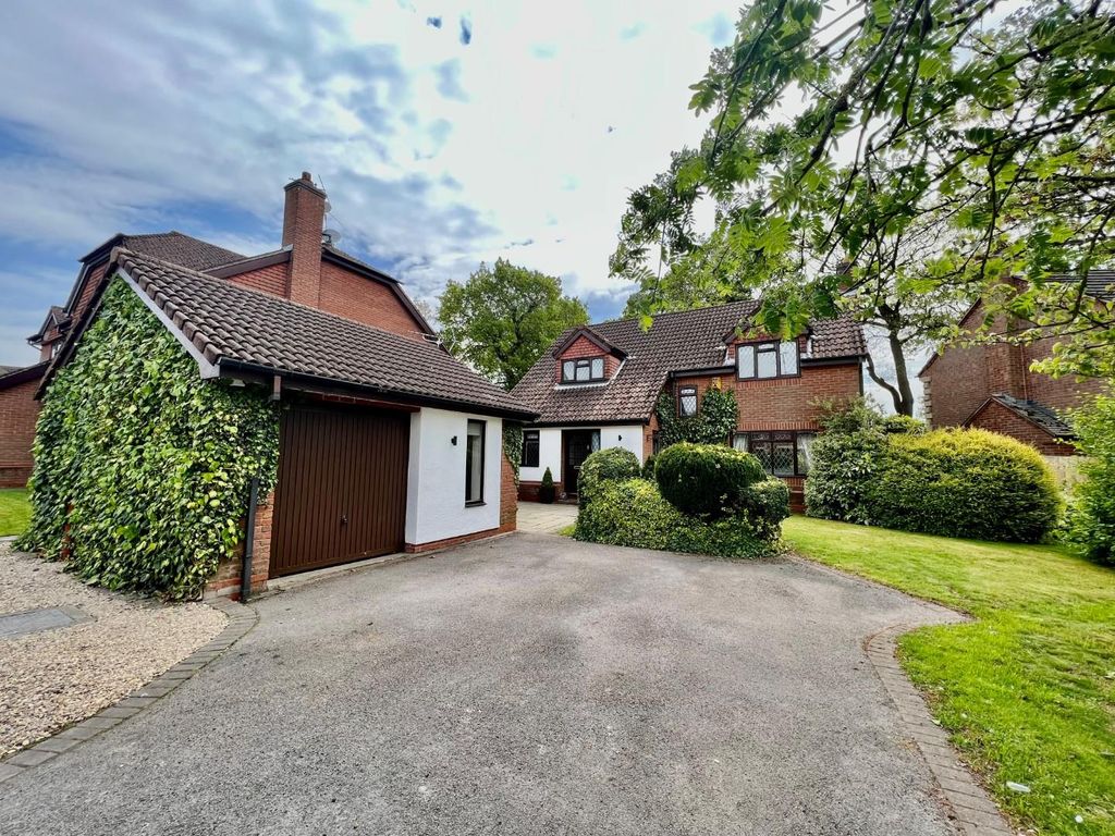 4 bed detached house for sale in Blackdown Close, Little Sutton CH66, £495,000