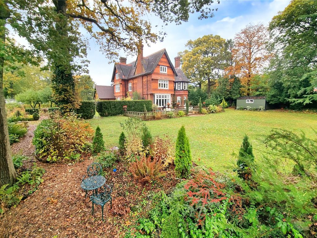 7 bed detached house for sale in South Nutfield, Nutfield, Surrey RH1, £1,400,000