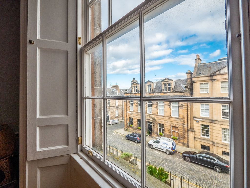 3 bed flat for sale in 4/4 East Broughton Place, New Town, Edinburgh EH1, £430,000