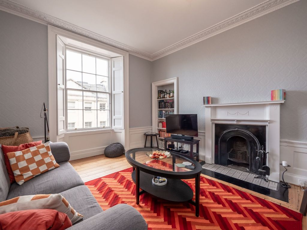 3 bed flat for sale in 4/4 East Broughton Place, New Town, Edinburgh EH1, £430,000