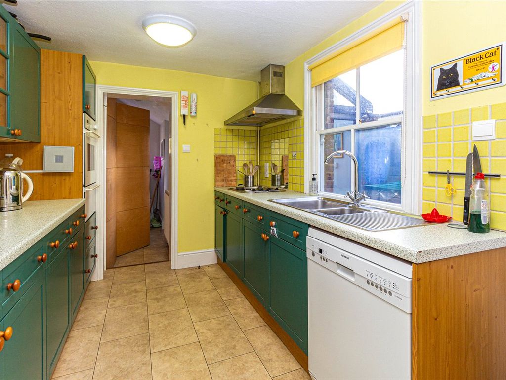 2 bed end terrace house for sale in Cowper Road, Harpenden, Hertfordshire AL5, £675,000