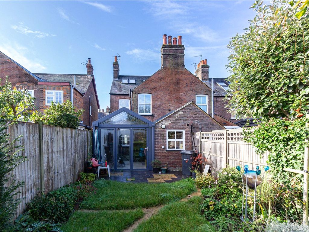 2 bed end terrace house for sale in Cowper Road, Harpenden, Hertfordshire AL5, £675,000