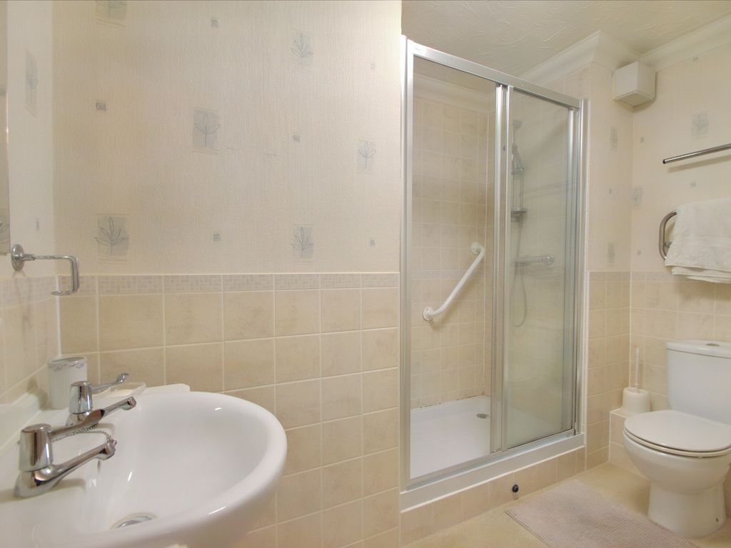 1 bed flat for sale in Chesham Road, Amersham HP6, £260,000