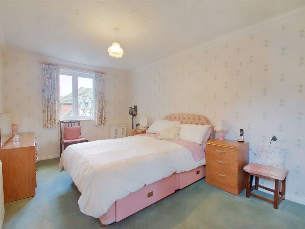 1 bed flat for sale in Chesham Road, Amersham HP6, £260,000