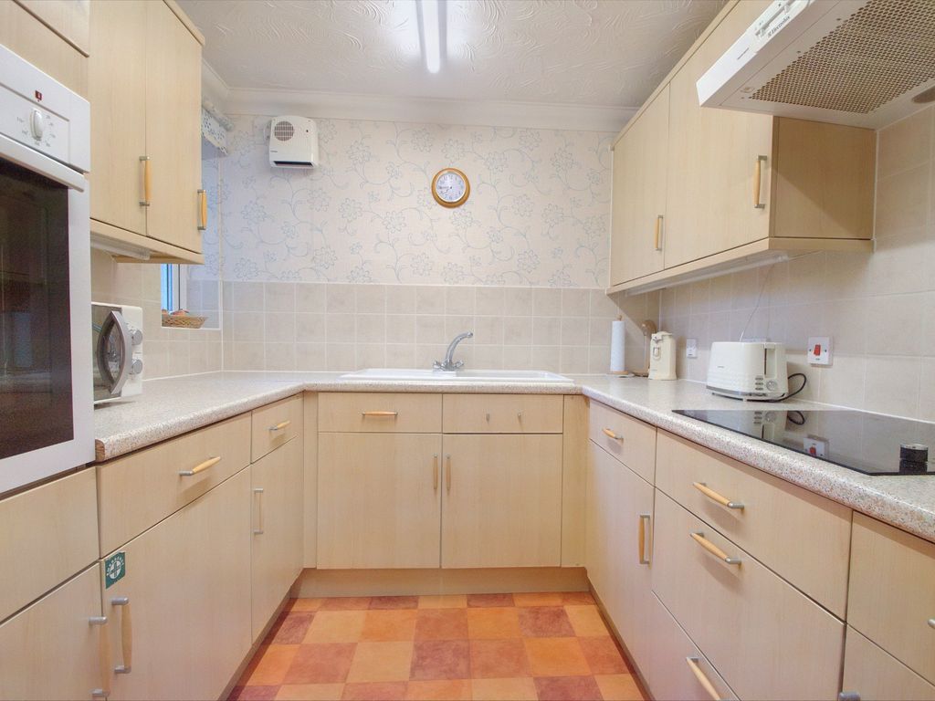 1 bed flat for sale in Chesham Road, Amersham HP6, £260,000