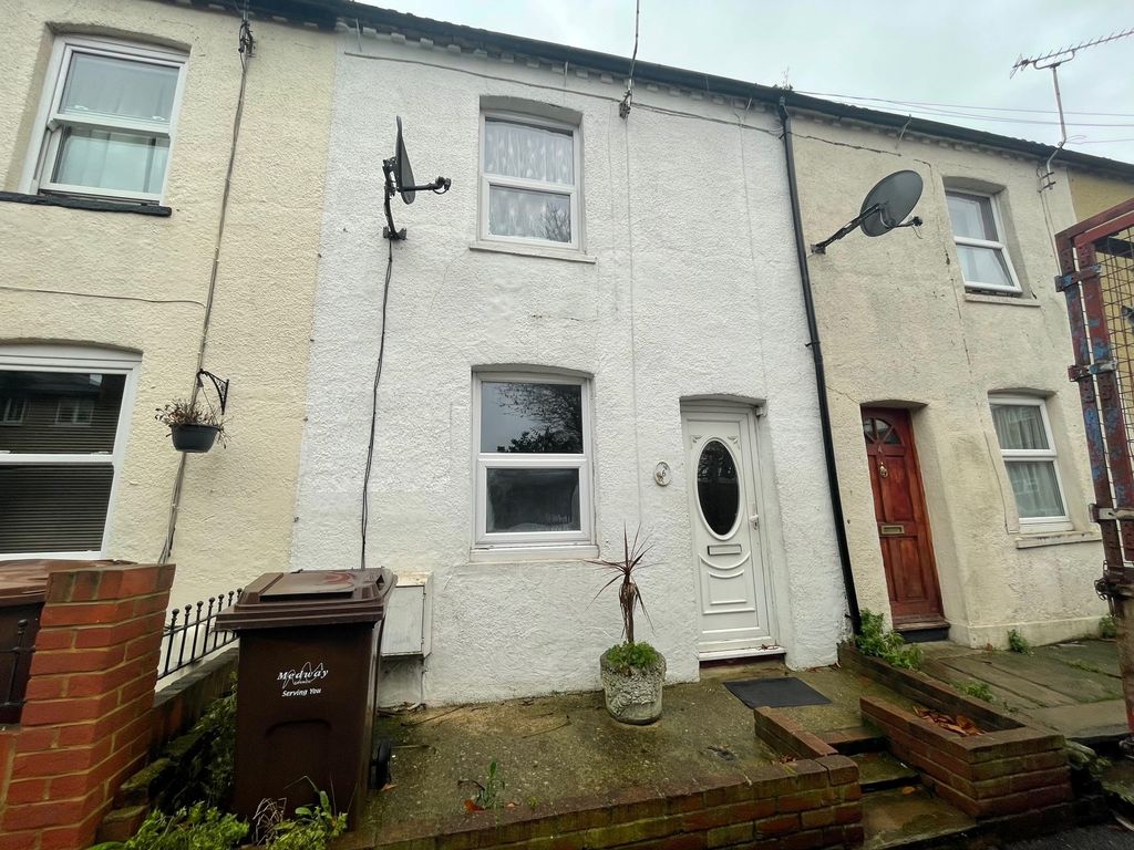 2 bed terraced house to rent in Brompton Lane, Rochester, Kent ME2, £1,200 pcm