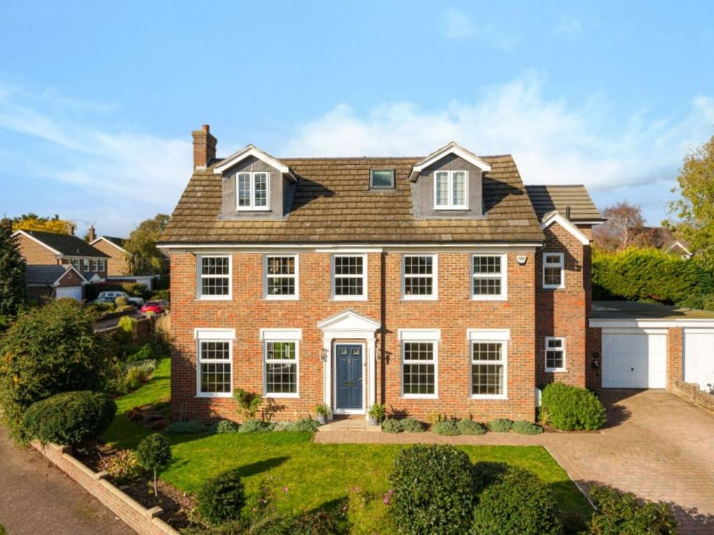5 bed detached house for sale in Ison Close, Biddenham, Bedford MK40, £875,000