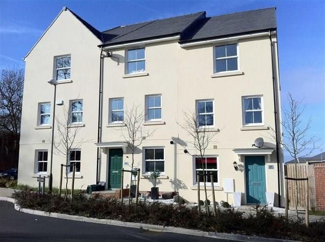 4 bed terraced house to rent in Alvington Drive, Cheltenham GL52, £1,600 pcm
