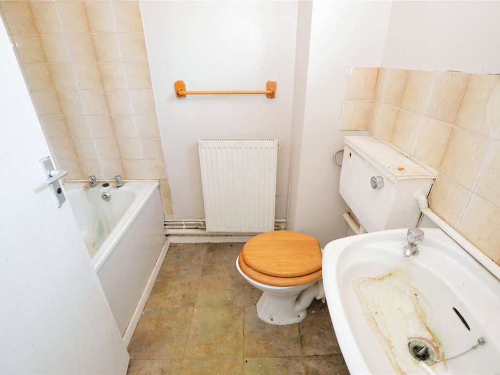 2 bed terraced house for sale in Bartlow End, Basildon, Essex SS13, £230,000