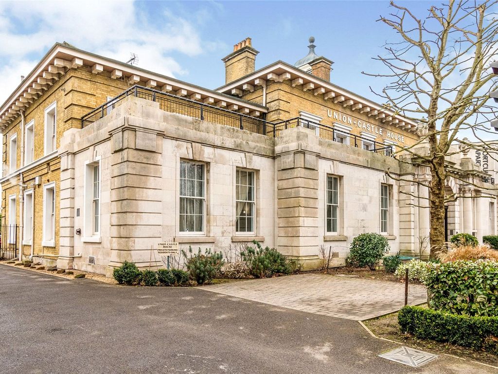 3 bed flat for sale in Canute Road, Southampton, Hampshire SO14, £395,000