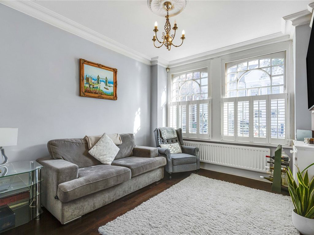 3 bed flat for sale in Rosebury Road, Fulham, London SW6, £675,000