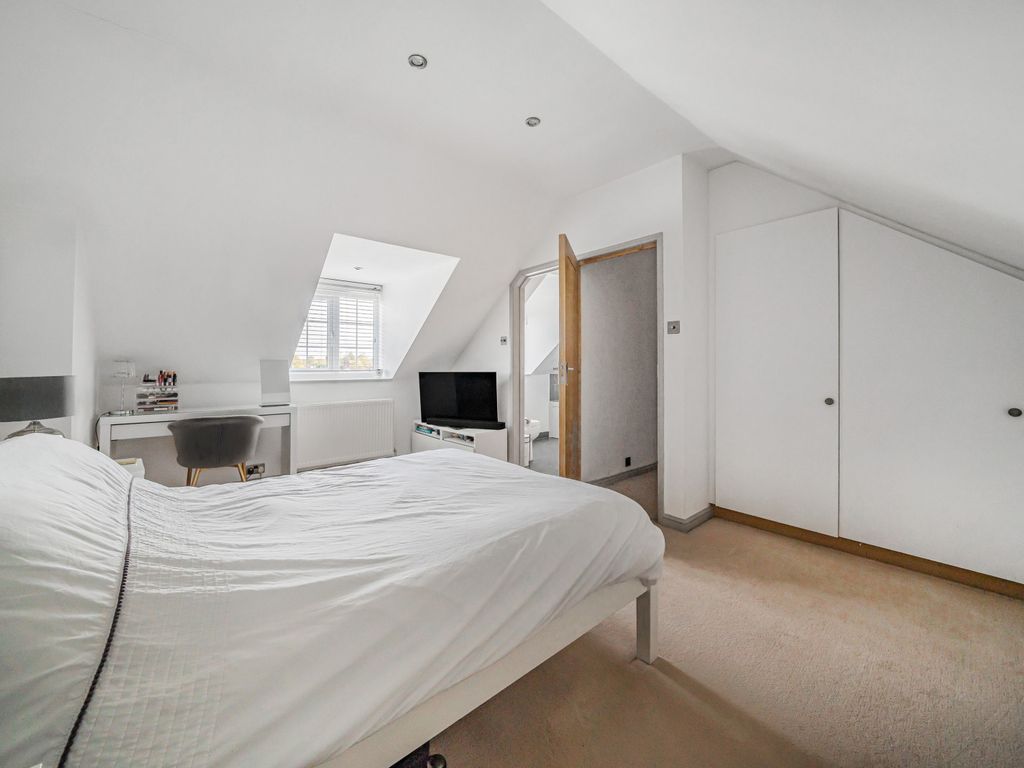 2 bed maisonette for sale in Little Green Lane, Farnham, Surrey GU9, £350,000