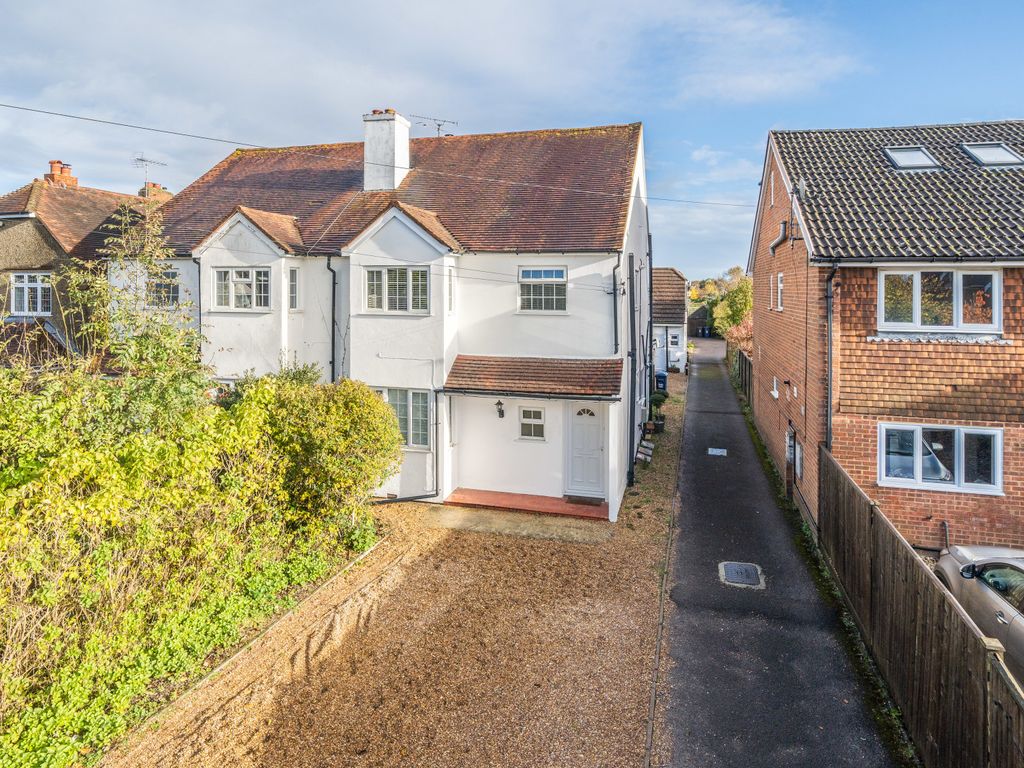 2 bed maisonette for sale in Little Green Lane, Farnham, Surrey GU9, £350,000