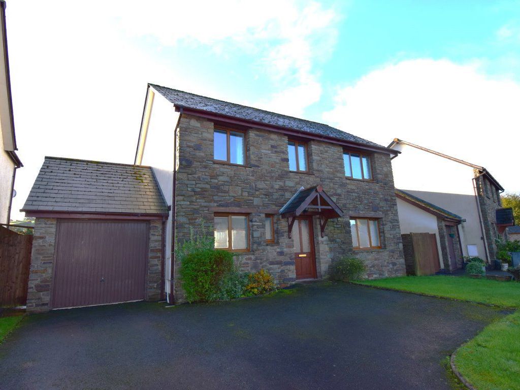 5 bed detached house to rent in Black Mountain View, Velindre, Brecon LD3, £1,450 pcm