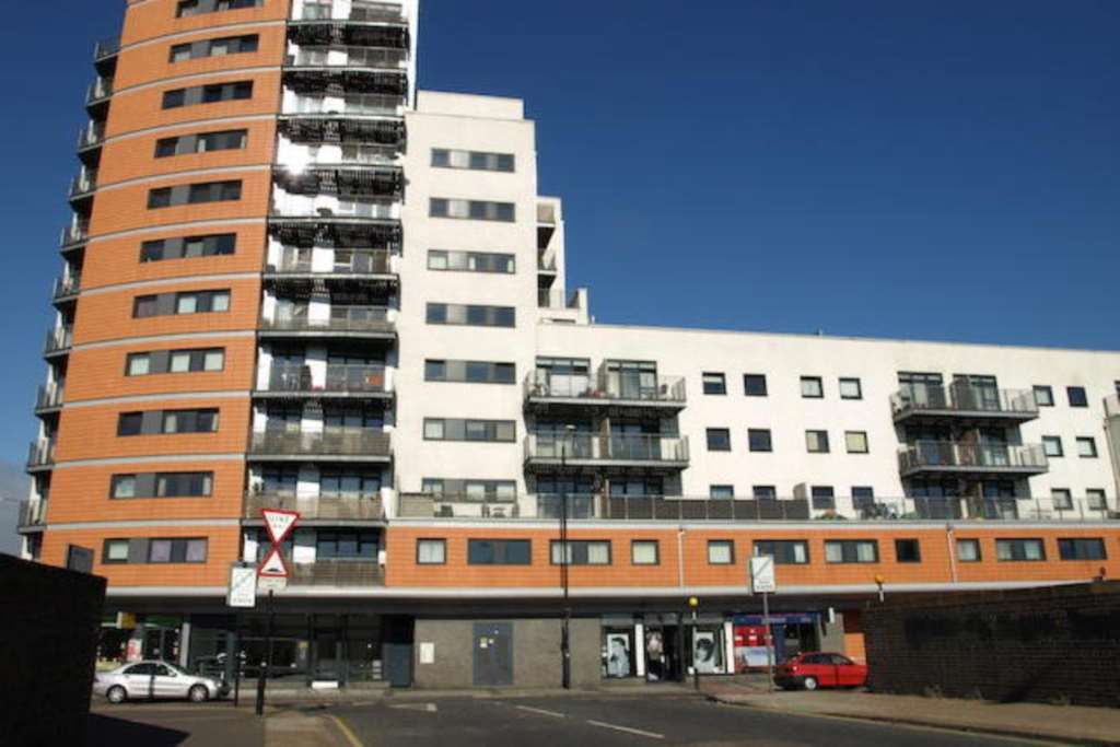 1 bed flat to rent in Forest Lane, Stratford E15, £1,500 pcm