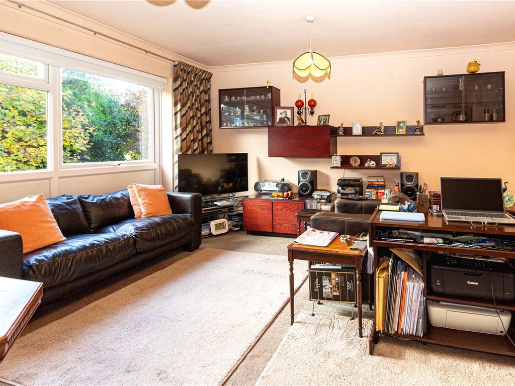 1 bed flat for sale in Carlton Road, Harpenden, Hertfordshire AL5, £250,000