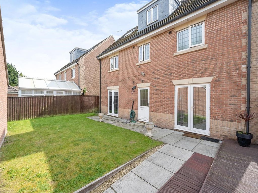 5 bed detached house for sale in Apple Tree Way, Bessacarr, Doncaster DN4, £375,000