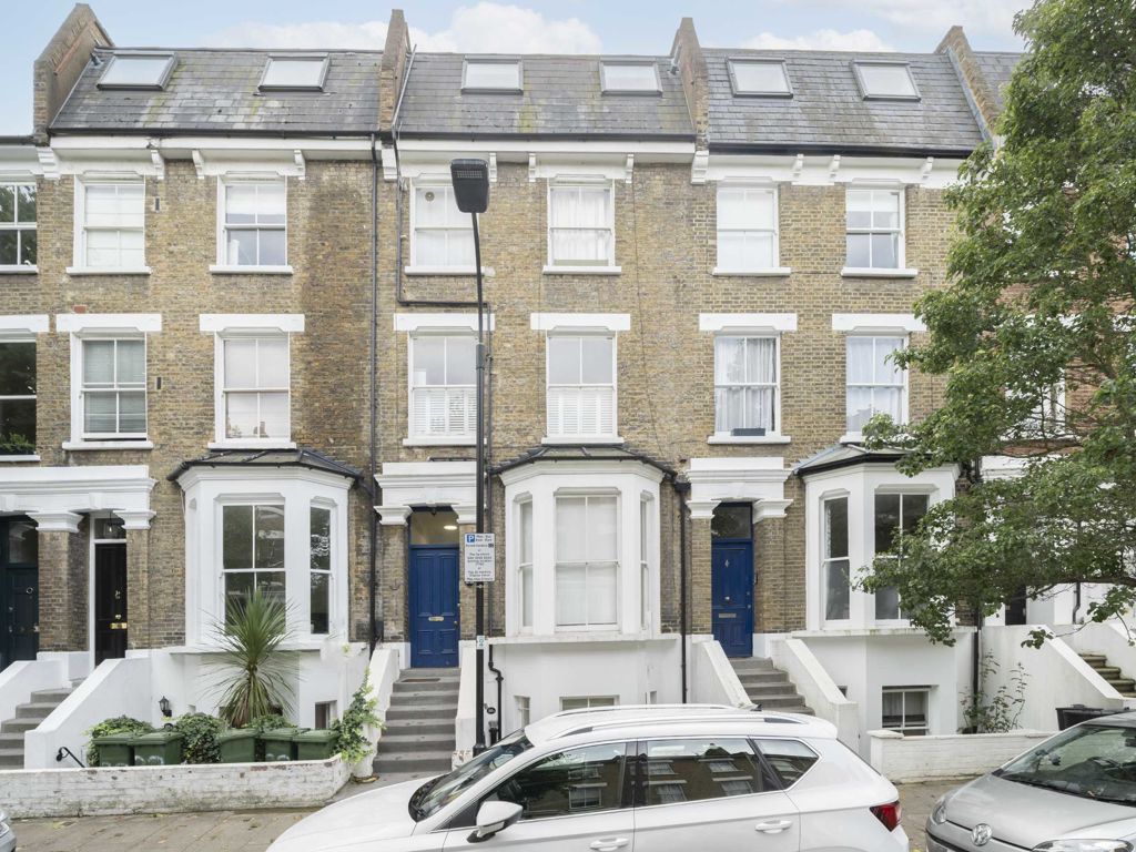 1 bed flat for sale in Westwick Gardens, London W14, £375,000